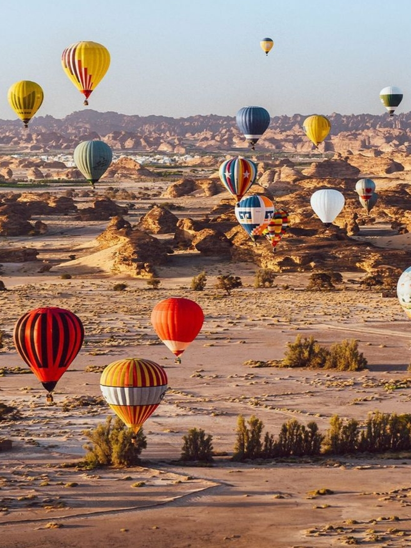Banyan Tree AlUla_Hot Air Balloon Banyan Tree AlUla_Hot Air Balloon